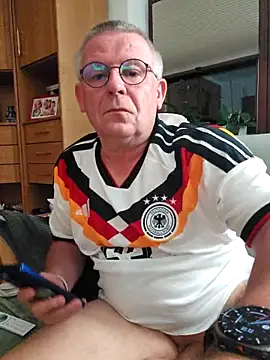 Snapshot of Leutasch2019 chatting on 06/16/26, 08:53 Leutasch2019 online show from 06/16/26, 08:53