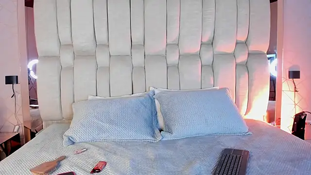 Isa Little Star online show from 04/07/26, 04:14