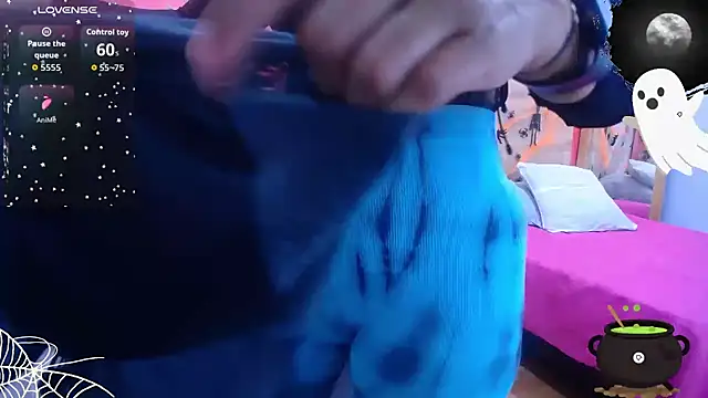 scarlet-foox online show from 10/25/25, 12:28