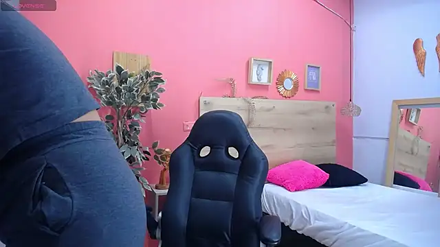 scarlet-foox online show from 11/14/25, 01:04