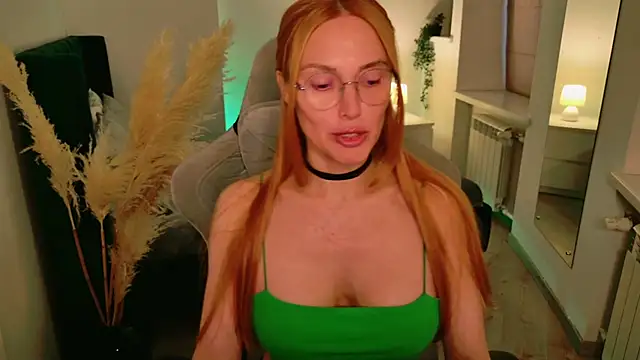 Snapshot of Love_Call chatting on 09/13/25, 05:07 Love Call online show from 09/13/25, 05:07