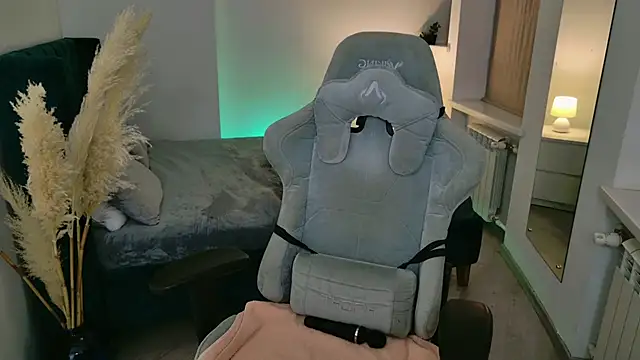 Snapshot of Love_Call chatting on 09/21/25, 05:01 Love Call online show from 09/21/25, 05:01