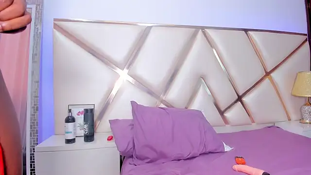 ebonymore06 online show from 12/05/24, 07:11