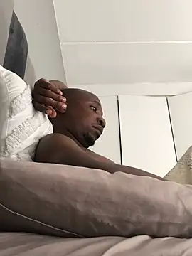 Snapshot of TheeRealShow chatting on 03/10/25, 08:28 TheeRealShow online show from 03/10/25, 08:28