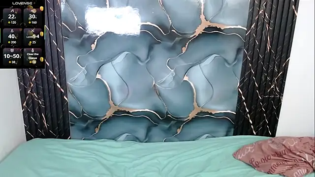 dulcenia rose online show from 11/18/25, 02:42