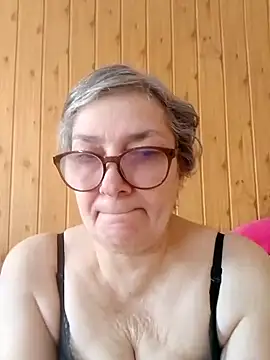 Snapshot of IrinaSweet54 chatting on 03/11/25, 07:35 IrinaSweet54 online show from 03/11/25, 07:35