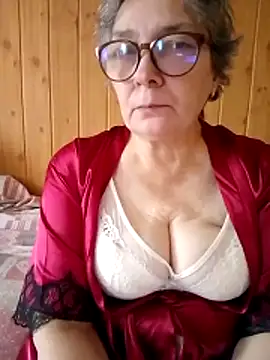 Snapshot of IrinaSweet54 chatting on 10/16/25, 06:43 IrinaSweet54 online show from 10/16/25, 06:43