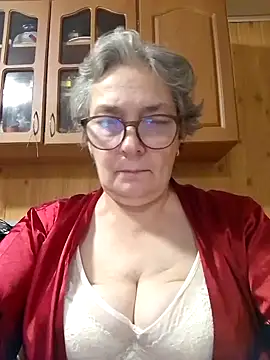 Snapshot of IrinaSweet54 chatting on 10/17/25, 07:33 IrinaSweet54 online show from 10/17/25, 07:33