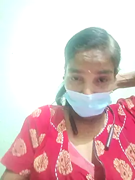 Snapshot of anusiya01 chatting on 11/13/25, 04:33 anusiya01 online show from 11/13/25, 04:33