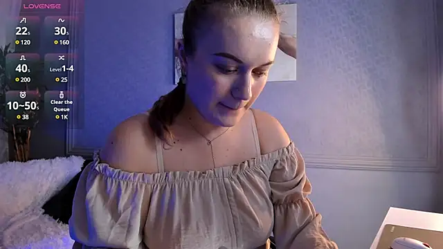 Snapshot of Ariell_Margot_ chatting on 03/18/25, 03:12 Ariell Margot online show from 03/18/25, 03:12