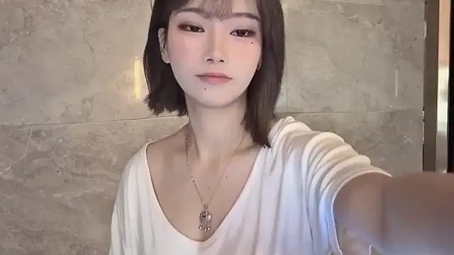 Snapshot of -XunMengLong- chatting on 11/26/25, 06:19 -XunMengLong- online show from 11/26/25, 06:19