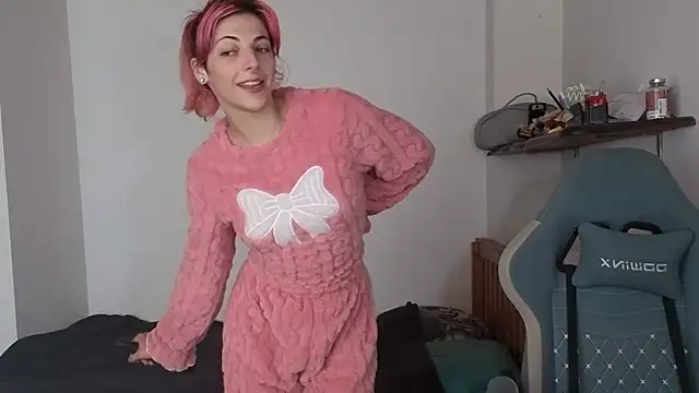 Snapshot of Nixxy_naughty chatting on 10/05/25, 07:04 Nixxy naughty online show from 10/05/25, 07:04