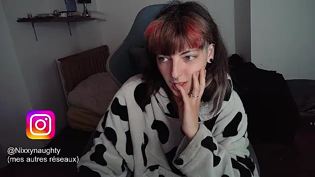 Snapshot of Nixxy_naughty chatting on 03/10/25, 09:29 Nixxy naughty online show from 03/10/25, 09:29