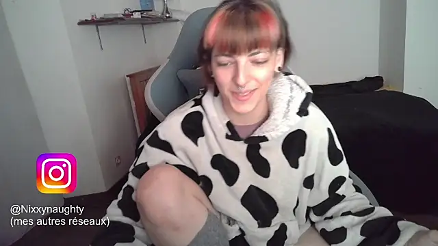 Snapshot of Nixxy_naughty chatting on 03/11/25, 10:31 Nixxy naughty online show from 03/11/25, 10:31