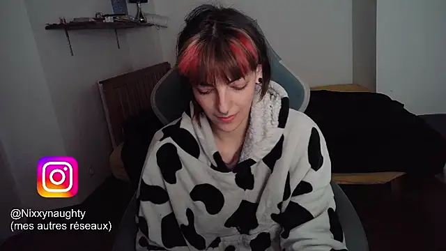 Snapshot of Nixxy_naughty chatting on 03/12/25, 09:13 Nixxy naughty online show from 03/12/25, 09:13