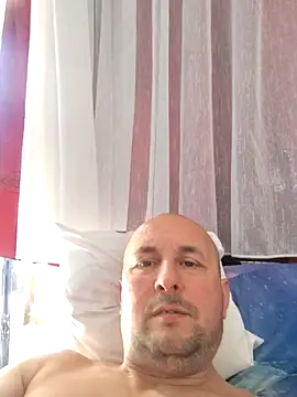 Snapshot of intx800 chatting on 05/05/26, 03:26 intx800 online show from 05/05/26, 03:26