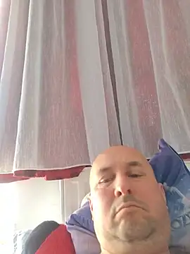 Snapshot of intx800 chatting on 05/15/26, 03:43 intx800 online show from 05/15/26, 03:43