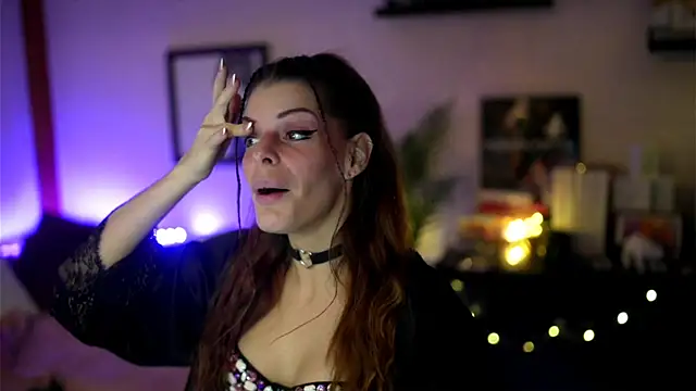 Bellis Perenis online show from 11/17/25, 05:39