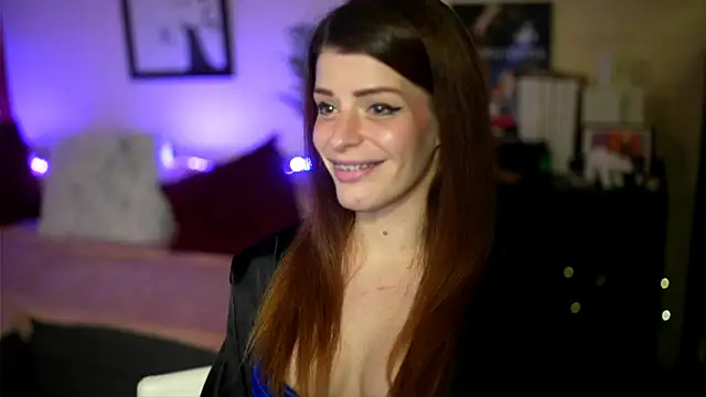 Bellis Perenis online show from 10/14/25, 04:18