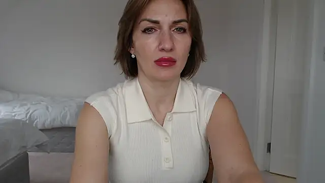 Snapshot of Mallinia chatting on 02/11/25, 03:40 Mallinia online show from 02/11/25, 03:40