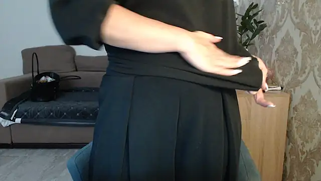 Snapshot of Mallinia chatting on 10/21/25, 12:04 Mallinia online show from 10/21/25, 12:04