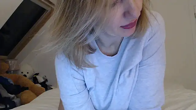 Snapshot of Mallinia chatting on 01/27/25, 07:35 Mallinia online show from 01/27/25, 07:35