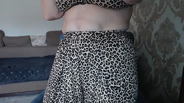 Snapshot of Mallinia chatting on 10/23/25, 08:46 Mallinia online show from 10/23/25, 08:46