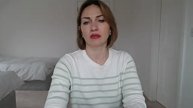 Snapshot of Mallinia chatting on 03/17/25, 04:01 Mallinia online show from 03/17/25, 04:01