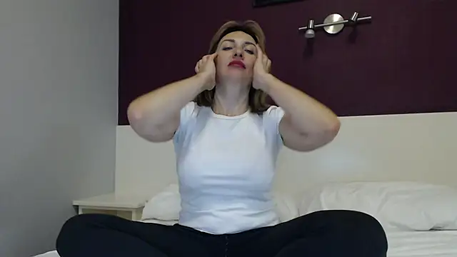 Snapshot of Mallinia chatting on 02/01/25, 06:40 Mallinia online show from 02/01/25, 06:40