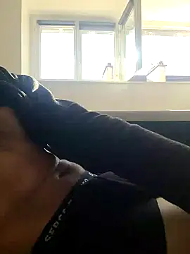 Snapshot of XiaaaaaaV chatting on 01/01/25, 01:37 XiaaaaaaV online show from 01/01/25, 01:37