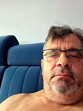 axecoman60 online show from 12/15/25, 09:48