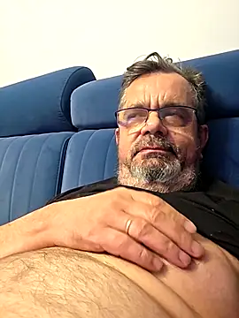 axecoman60 online show from 04/10/26, 07:21