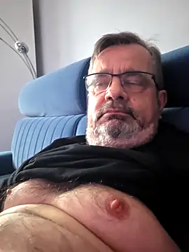 axecoman60 online show from 02/05/26, 07:15