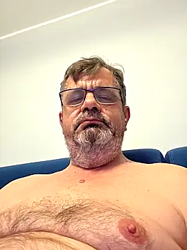 axecoman60 online show from 05/06/26, 06:12