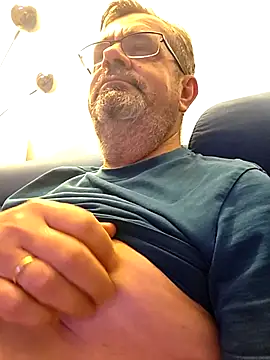 axecoman60 online show from 12/13/25, 08:59