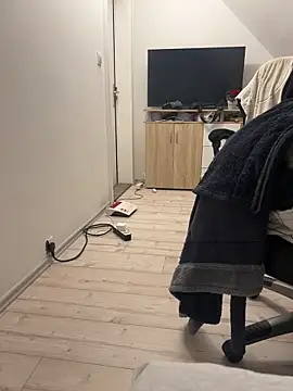 Snapshot of _Hidden_couple_ chatting on 12/17/25, 04:12 Hidden couple online show from 12/17/25, 04:12