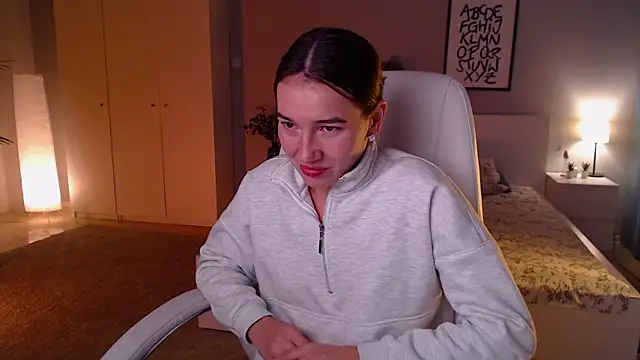 Bellla Haddid online show from 10/12/25, 01:07