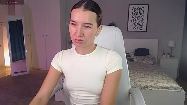 Bellla Haddid online show from 10/10/25, 01:06