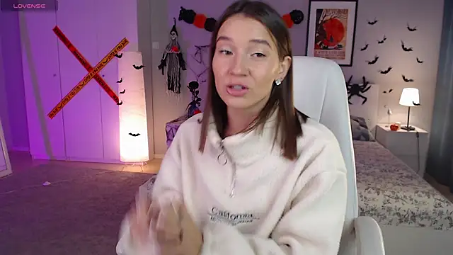 Bellla Haddid online show from 10/24/25, 01:48