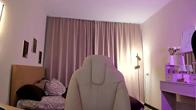 Bellla Haddid online show from 11/14/25, 01:53