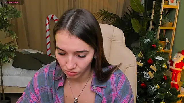 Bellla Haddid online show from 12/19/25, 02:15