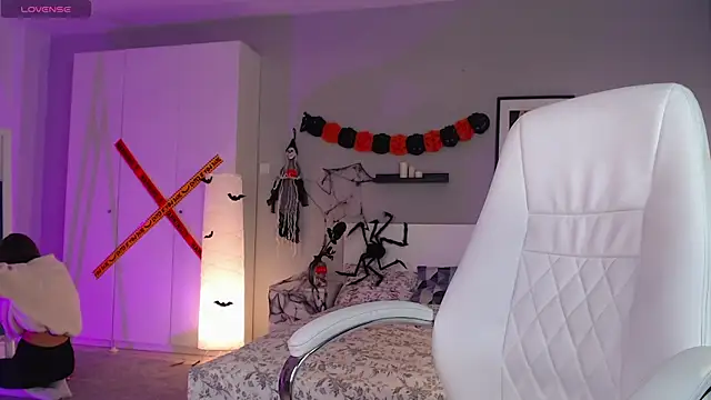 Bellla Haddid online show from 10/29/25, 01:37