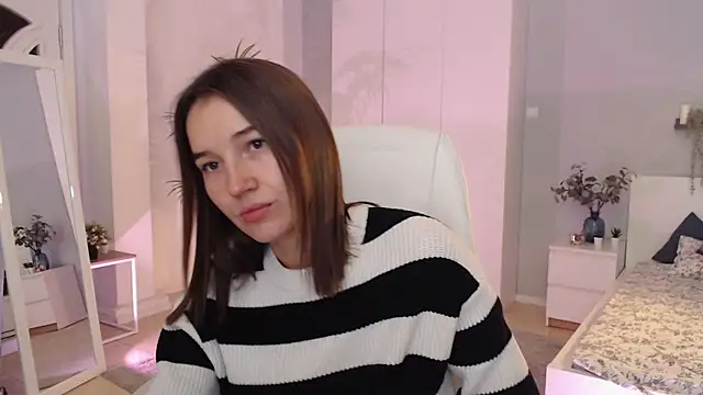 Bellla Haddid online show from 09/22/25, 01:00