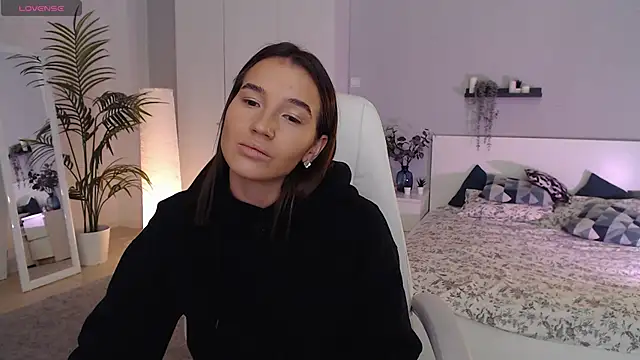 Bellla Haddid online show from 09/24/25, 01:35