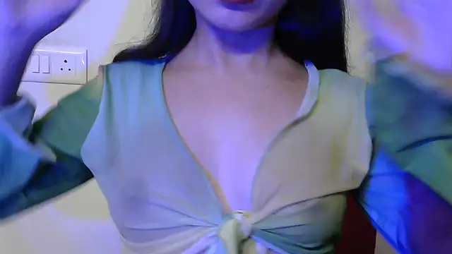 amrita2210 online show from 10/16/25, 08:39