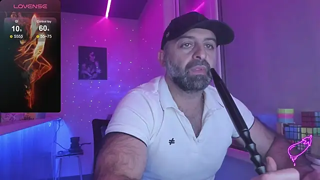 Snapshot of MAGABEAR077 chatting on 10/21/25, 12:48 MAGABEAR077 online show from 10/21/25, 12:48