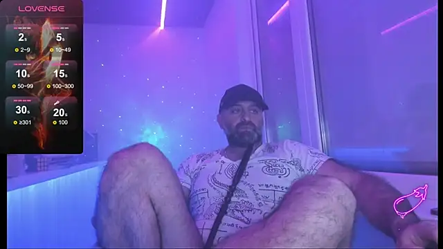 Snapshot of MAGABEAR077 chatting on 11/19/25, 09:04 MAGABEAR077 online show from 11/19/25, 09:04