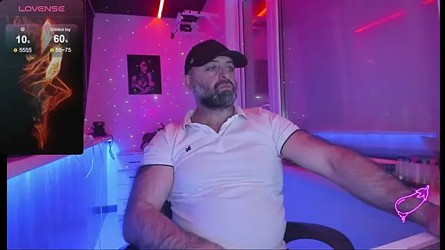 Snapshot of MAGABEAR077 chatting on 12/16/25, 03:27 MAGABEAR077 online show from 12/16/25, 03:27