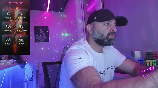 Snapshot of MAGABEAR077 chatting on 11/04/25, 03:38 MAGABEAR077 online show from 11/04/25, 03:38