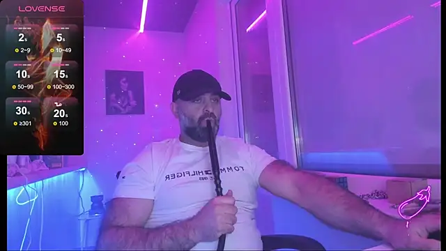 Snapshot of MAGABEAR077 chatting on 11/15/25, 08:46 MAGABEAR077 online show from 11/15/25, 08:46